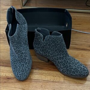Michael by Michael Shannon booties sz 8.5